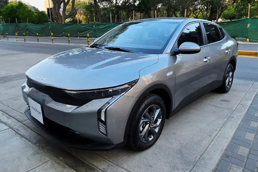 Sedán Kia K3